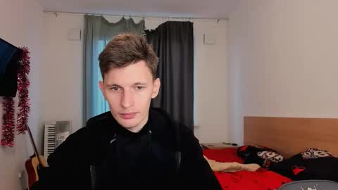 Snapshot of kevin_hornyyy chatting on November 5, 11:43 am kevin online show from November 5, 11:43 am