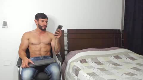 kevin_malone22 online show from February 25, 12:36 am