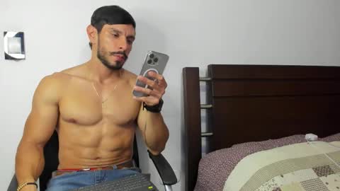 kevin_malone22 online show from November 19, 1:49 am