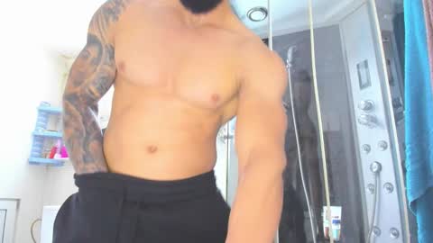 Snapshot of kevin_muscle1 chatting on March 17, 11:57 am Kevin online show from March 17, 11:57 am