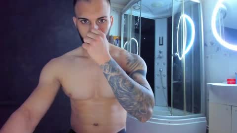 Snapshot of kevin_muscle1 chatting on April 2, 7:33 pm Kevin online show from April 2, 7:33 pm