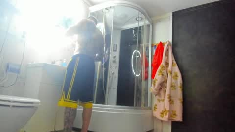 Snapshot of kevin_muscle1 chatting on April 6, 7:04 pm Kevin online show from April 6, 7:04 pm