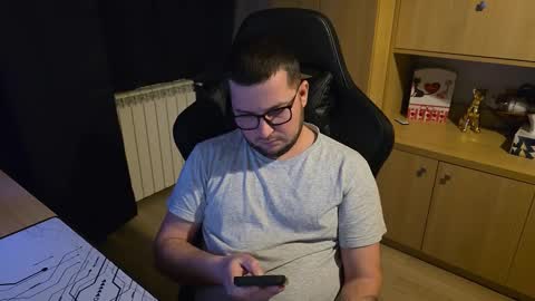 Snapshot of kevinnlovely95 chatting on February 5, 2:16 am Kevinn online show from February 5, 2:16 am