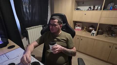 Snapshot of kevinnlovely95 chatting on February 13, 11:39 am Kevinn online show from February 13, 11:39 am