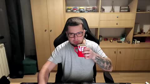 Kevinn online show from April 3, 4:38 pm