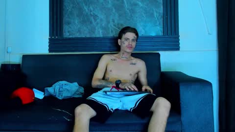 kevinperlas_ online show from December 2, 12:27 am