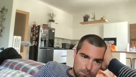 kevinpillobello online show from May 9, 11:15 am
