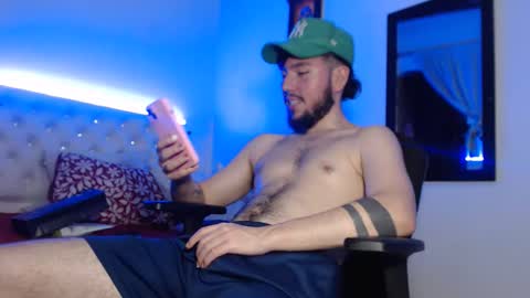 kevinsantiag0 online show from December 21, 12:07 am