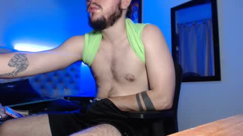 kevinsantiag0 online show from February 8, 4:05 am