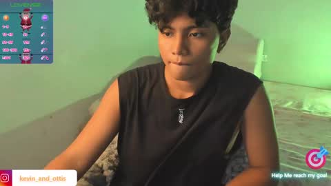 Snapshot of kevinxlvx chatting on December 22, 12:07 am kevin and ottis online show from December 22, 12:07 am