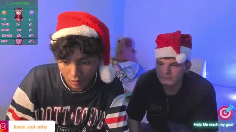 Snapshot of kevinxlvx chatting on December 22, 11:09 pm kevin and ottis online show from December 22, 11:09 pm