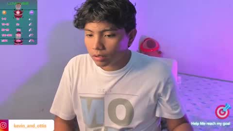 Snapshot of kevinxlvx chatting on December 25, 11:10 pm kevin and ottis online show from December 25, 11:10 pm