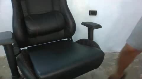 Snapshot of kevis410977 chatting on March 20, 4:34 pm kevis410977 online show from March 20, 4:34 pm