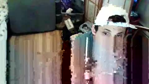 Snapshot of kevmtl8pc chatting on April 16, 7:14 pm kevmtl8pc online show from April 16, 7:14 pm