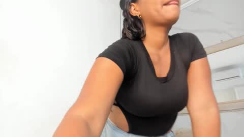 Snapshot of keyla_mejia chatting on March 21, 11:59 am Keyla online show from March 21, 11:59 am