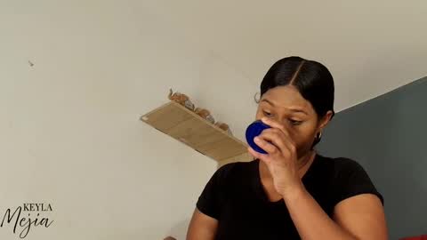 Snapshot of keyla_mejia chatting on March 26, 12:00 pm Keyla online show from March 26, 12:00 pm