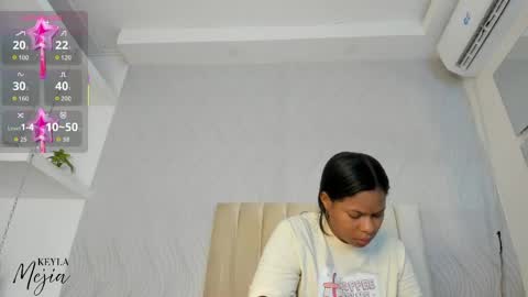 Snapshot of keyla_mejia chatting on May 17, 12:01 pm Keyla online show from May 17, 12:01 pm
