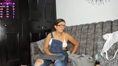 Keila Milf online show from September 30, 4:39 am