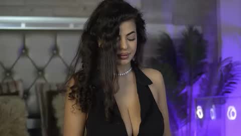 keylaconner online show from December 3, 5:04 am