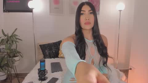 Snapshot of keylahart chatting on December 17, 3:12 am IG LAUKEY online show from December 17, 3:12 am