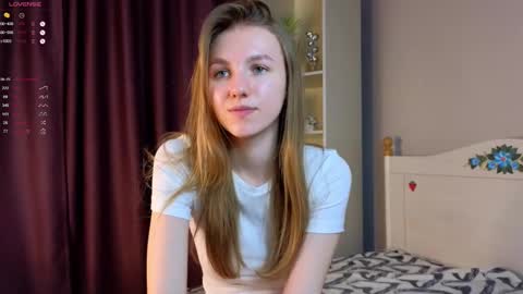 Snapshot of keylalong chatting on February 22, 3:14 pm Hi Im Mary Glad to see you in my room PVT is open online show from February 22, 3:14 pm