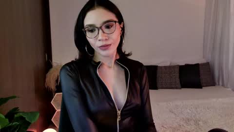 Snapshot of keylamiller1 chatting on December 19, 9:49 pm Keyla online show from December 19, 9:49 pm