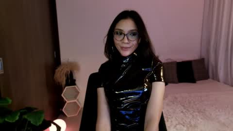 Snapshot of keylamiller1 chatting on December 28, 12:15 am Keyla online show from December 28, 12:15 am