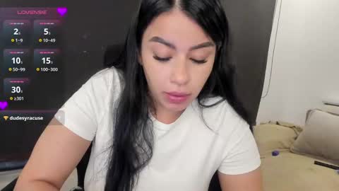 Snapshot of keyn_laurent_ chatting on December 1, 11:14 pm Laura online show from December 1, 11:14 pm