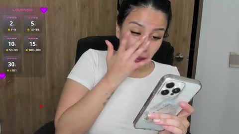 Snapshot of keyn_laurent_ chatting on December 6, 6:15 am Laura online show from December 6, 6:15 am