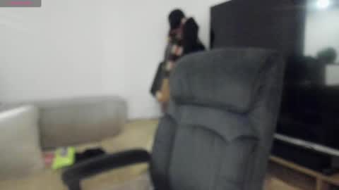 Snapshot of keyn_laurent_ chatting on December 13, 1:15 am Laura online show from December 13, 1:15 am