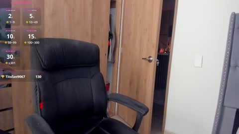 Snapshot of keyn_laurent_ chatting on February 23, 5:56 am Laura online show from February 23, 5:56 am