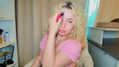 Snapshot of khaleesi_sy chatting on May 18, 3:29 pm Khaleesi online show from May 18, 3:29 pm