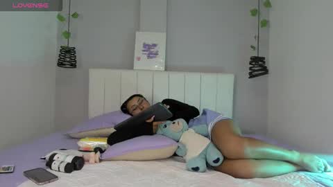 Snapshot of khalessy_j chatting on March 25, 10:16 pm Khalessi online show from March 25, 10:16 pm