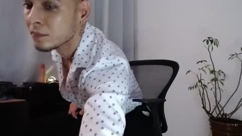 Snapshot of khalican chatting on March 9, 10:08 am KhalicaN online show from March 9, 10:08 am