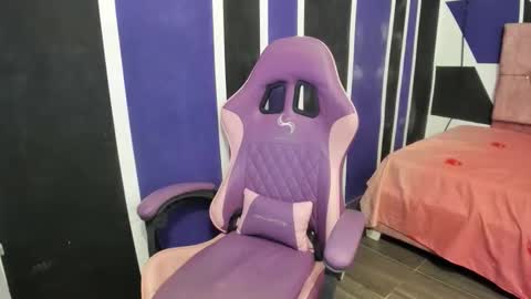 Snapshot of khalifa019 chatting on March 18, 2:09 pm khalifa019 online show from March 18, 2:09 pm