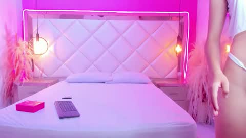 Snapshot of khathieebelle chatting on April 4, 6:38 pm Khathiee online show from April 4, 6:38 pm