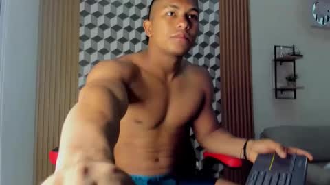 khen_west1 online show from March 2, 9:54 pm