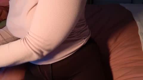 Snapshot of khloe_carter chatting on February 16, 3:13 am Khloe online show from February 16, 3:13 am