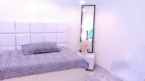 Khloe online show from January 6, 1:26 pm