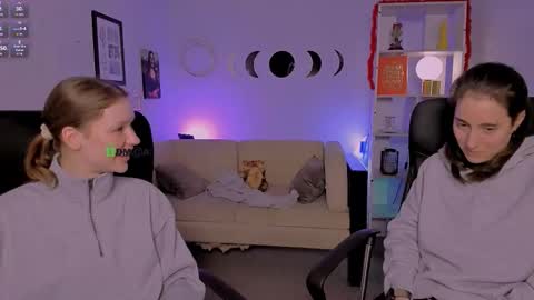 Snapshot of khloebeauty chatting on March 13, 8:15 pm khloebeauty online show from March 13, 8:15 pm