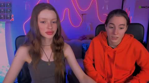 Snapshot of khloebeauty chatting on April 1, 7:11 pm khloebeauty online show from April 1, 7:11 pm