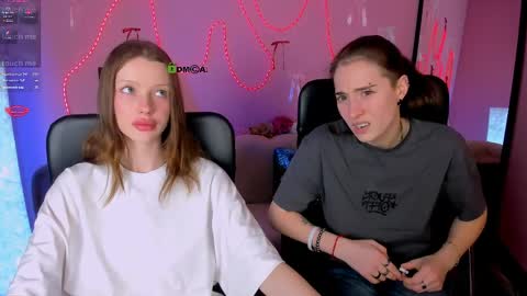 Snapshot of khloebeauty chatting on April 4, 7:11 pm khloebeauty online show from April 4, 7:11 pm