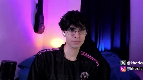 khozler_ online show from November 18, 2:06 am