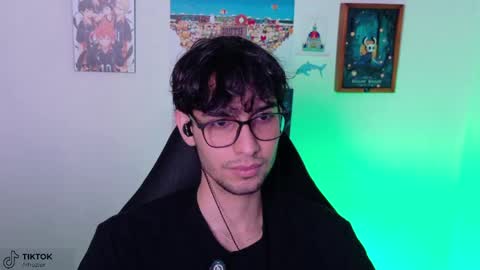 khozler_ online show from May 11, 2:39 am