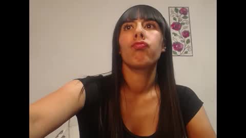 Snapshot of khristall29 chatting on October 1, 7:25 am kari online show from October 1, 7:25 am