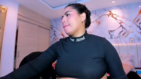 Snapshot of kiana_cream chatting on May 20, 2:07 am N M online show from May 20, 2:07 am