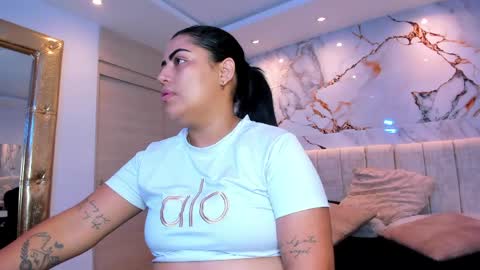 Snapshot of kiana_cream chatting on May 23, 12:20 pm N M online show from May 23, 12:20 pm