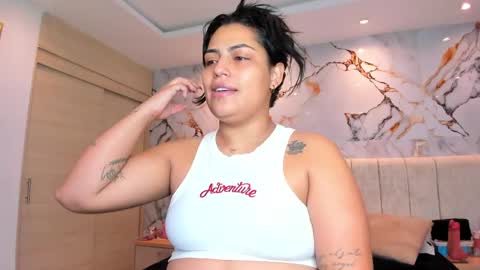 Snapshot of kiana_cream chatting on May 29, 11:30 am N M online show from May 29, 11:30 am