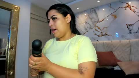 Snapshot of kiana_cream chatting on June 25, 12:31 pm N M online show from June 25, 12:31 pm
