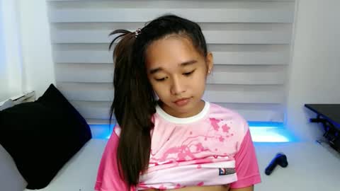 Snapshot of kiara_bedisa143 chatting on November 7, 1:27 am i love bella online show from November 7, 1:27 am